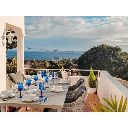 Fantastic Four-bedroom With Private Pool Hotel