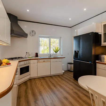Hotel Fantastic Four-bedroom With Private Pool