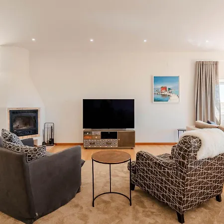 Fantastic Four-bedroom With Private Pool