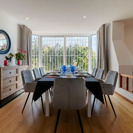 Fantastic Four-bedroom With Private Pool Luz