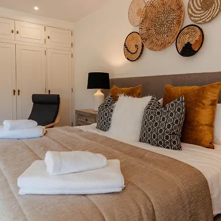 Hotel Fantastic Four-bedroom With Private Pool