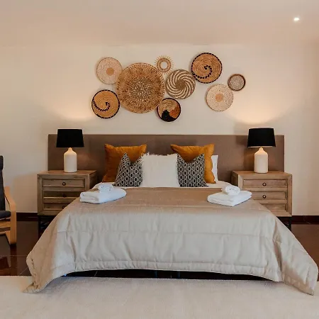 Fantastic Four-bedroom With Private Pool Luz