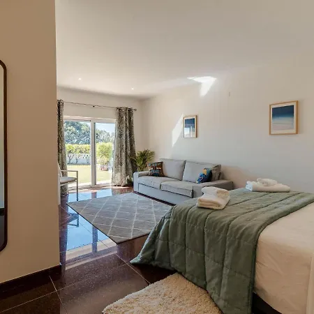 Hotel Fantastic Four-bedroom With Private Pool