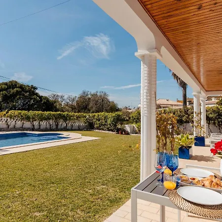 Otel Fantastic Four-bedroom With Private Pool 4*