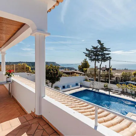 Fantastic Four-bedroom With Private Pool Szálloda 4*