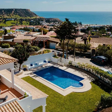 Fantastic Four-bedroom With Private Pool