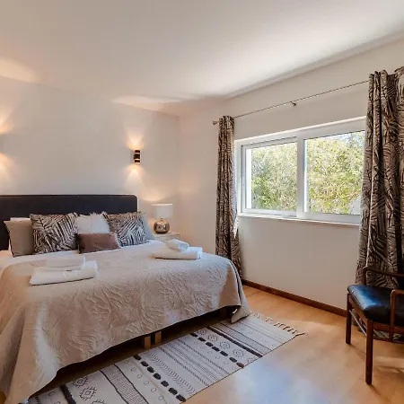 Szálloda Fantastic Four-bedroom With Private Pool 4*